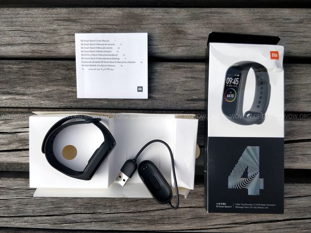 Xiaomi Mi Band 4 REVIEW & Unboxing: Must-Have Gadget في 2019! "width =" 640 "height =" 480 "srcset =" // www.wovow.org/wp-content/uploads/2019/08/xiaomi-mi -band-4-review-unboxing-2019-wovow.org-06.jpg 640w، //www.wovow.org/wp-content/uploads/2019/08/xiaomi-mi-band-4-review-unboxing- 2019-wovow.org-06-560x420.jpg 560w ، //www.wovow.org/wp-content/uploads/2019/08/xiaomi-mi-band-4-review-unboxing-2019-wovow.org-06 -80x60.jpg 80w ، //www.wovow.org/wp-content/uploads/2019/08/xiaomi-mi-band-4-review-unboxing-2019-wovow.org-06-100x75.jpg 100w، / /www.wovow.org/wp-content/uploads/2019/08/xiaomi-mi-band-4-review-unboxing-2019-wovow.org-06-180x135.jpg 180w، //www.wovow.org/ wp-content / uploads / 2019/08 / xiaomi-mi-band-4-review-unboxing-2019-wovow.org-06-238x178.jpg 238w، //www.wovow.org/wp-content/uploads/2019 /08/xiaomi-mi-band-4-review-unboxing-2019-wovow.org-06-24x18.jpg 24w، //www.wovow.org/wp-content/uploads/2019/08/xiaomi-mi- band-4-review-unboxing-2019-wovow.org-06-36x27.jpg 36w، //www.wovow.org/wp-content /uploads/2019/08/xiaomi-mi-band-4-review-unboxing-2019-wovow.org-06-48x36.jpg 48w "sizes =" (أقصى عرض: 640 بكسل) 100 فولت ، 640 بكسل