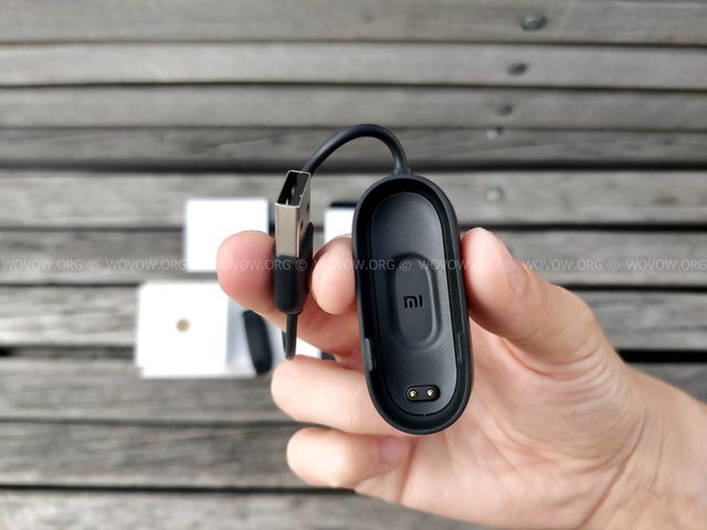 Xiaomi Mi Band 4 REVIEW & Unboxing: Must-Have Gadget في 2019! "width =" 640 "height =" 480 "srcset =" // www.wovow.org/wp-content/uploads/2019/08/xiaomi-mi -band-4-review-unboxing-2019-wovow.org-07.jpg 640w، //www.wovow.org/wp-content/uploads/2019/08/xiaomi-mi-band-4-review-unboxing- 2019-wovow.org-07-560x420.jpg 560w ، //www.wovow.org/wp-content/uploads/2019/08/xiaomi-mi-band-4-review-unboxing-2019-wovow.org-07 -80x60.jpg 80w ، //www.wovow.org/wp-content/uploads/2019/08/xiaomi-mi-band-4-review-unboxing-2019-wovow.org-07-100x75.jpg 100w، / /www.wovow.org/wp-content/uploads/2019/08/xiaomi-mi-band-4-review-unboxing-2019-wovow.org-07-180x135.jpg 180w، //www.wovow.org/ wp-content / uploads / 2019/08 / xiaomi-mi-band-4-review-unboxing-2019-wovow.org-07-238x178.jpg 238w، //www.wovow.org/wp-content/uploads/2019 /08/xiaomi-mi-band-4-review-unboxing-2019-wovow.org-07-24x18.jpg 24w، //www.wovow.org/wp-content/uploads/2019/08/xiaomi-mi- band-4-review-unboxing-2019-wovow.org-07-36x27.jpg 36w، //www.wovow.org/wp-content /uploads/2019/08/xiaomi-mi-band-4-review-unboxing-2019-wovow.org-07-48x36.jpg 48w "sizes =" (أقصى عرض: 640 بكسل) 100 فولت ، 640 بكسل