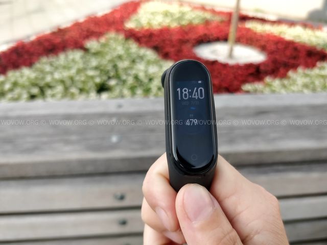 Xiaomi Mi Band 4 REVIEW & Unboxing: Must-Have Gadget في 2019! "width =" 640 "height =" 480 "srcset =" // www.wovow.org/wp-content/uploads/2019/08/xiaomi-mi -band-4-review-unboxing-2019-wovow.org-08.jpg 640w، //www.wovow.org/wp-content/uploads/2019/08/xiaomi-mi-band-4-review-unboxing- 2019-wovow.org-08-560x420.jpg 560w ، //www.wovow.org/wp-content/uploads/2019/08/xiaomi-mi-band-4-review-unboxing-2019-wovow.org-08 -80x60.jpg 80w ، //www.wovow.org/wp-content/uploads/2019/08/xiaomi-mi-band-4-review-unboxing-2019-wovow.org-08-100x75.jpg 100w، / /www.wovow.org/wp-content/uploads/2019/08/xiaomi-mi-band-4-review-unboxing-2019-wovow.org-08-180x135.jpg 180w، //www.wovow.org/ wp-content / uploads / 2019/08 / xiaomi-mi-band-4-review-unboxing-2019-wovow.org-08-238x178.jpg 238w، //www.wovow.org/wp-content/uploads/2019 /08/xiaomi-mi-band-4-review-unboxing-2019-wovow.org-08-24x18.jpg 24w، //www.wovow.org/wp-content/uploads/2019/08/xiaomi-mi- band-4-review-unboxing-2019-wovow.org-08-36x27.jpg 36w، //www.wovow.org/wp-content /uploads/2019/08/xiaomi-mi-band-4-review-unboxing-2019-wovow.org-08-48x36.jpg 48w "sizes =" (أقصى عرض: 640 بكسل) 100 فولت ، 640 بكسل