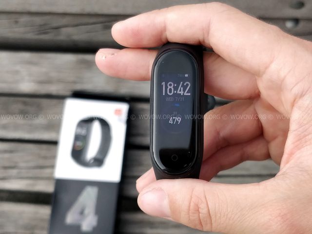 Xiaomi Mi Band 4 REVIEW & Unboxing: Must-Have Gadget في 2019! "width =" 640 "height =" 480 "srcset =" // www.wovow.org/wp-content/uploads/2019/08/xiaomi-mi -band-4-review-unboxing-2019-wovow.org-11.jpg 640w، //www.wovow.org/wp-content/uploads/2019/08/xiaomi-mi-band-4-review-unboxing- 2019-wovow.org-11-560x420.jpg 560w ، //www.wovow.org/wp-content/uploads/2019/08/xiaomi-mi-band-4-review-unboxing-2019-wovow.org-11 -80x60.jpg 80w ، //www.wovow.org/wp-content/uploads/2019/08/xiaomi-mi-band-4-review-unboxing-2019-wovow.org-11-100x75.jpg 100w، / /www.wovow.org/wp-content/uploads/2019/08/xiaomi-mi-band-4-review-unboxing-2019-wovow.org-11-180x135.jpg 180w، //www.wovow.org/ wp-content / uploads / 2019/08 / xiaomi-mi-band-4-review-unboxing-2019-wovow.org-11-238x178.jpg 238w، //www.wovow.org/wp-content/uploads/2019 /08/xiaomi-mi-band-4-review-unboxing-2019-wovow.org-11-24x18.jpg 24w، //www.wovow.org/wp-content/uploads/2019/08/xiaomi-mi- band-4-review-unboxing-2019-wovow.org-11-36x27.jpg 36w، //www.wovow.org/wp-content /uploads/2019/08/xiaomi-mi-band-4-review-unboxing-2019-wovow.org-11-48x36.jpg 48w "sizes =" (أقصى عرض: 640 بكسل) 100 فولت ، 640 بكسل