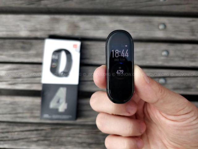 Xiaomi Mi Band 4 REVIEW & Unboxing: Must-Have Gadget في 2019! "width =" 640 "height =" 480 "srcset =" // www.wovow.org/wp-content/uploads/2019/08/xiaomi-mi -band-4-review-unboxing-2019-wovow.org-14.jpg 640w، //www.wovow.org/wp-content/uploads/2019/08/xiaomi-mi-band-4-review-unboxing- 2019-wovow.org-14-560x420.jpg 560w ، //www.wovow.org/wp-content/uploads/2019/08/xiaomi-mi-band-4-review-unboxing-2019-wovow.org-14 -80x60.jpg 80w ، //www.wovow.org/wp-content/uploads/2019/08/xiaomi-mi-band-4-review-unboxing-2019-wovow.org-14-100x75.jpg 100w، / /www.wovow.org/wp-content/uploads/2019/08/xiaomi-mi-band-4-review-unboxing-2019-wovow.org-14-180x135.jpg 180w، //www.wovow.org/ wp-content / uploads / 2019/08 / xiaomi-mi-band-4-review-unboxing-2019-wovow.org-14-238x178.jpg 238w، //www.wovow.org/wp-content/uploads/2019 /08/xiaomi-mi-band-4-review-unboxing-2019-wovow.org-14-24x18.jpg 24w، //www.wovow.org/wp-content/uploads/2019/08/xiaomi-mi- band-4-review-unboxing-2019-wovow.org-14-36x27.jpg 36w، //www.wovow.org/wp-content /uploads/2019/08/xiaomi-mi-band-4-review-unboxing-2019-wovow.org-14-48x36.jpg 48w "sizes =" (أقصى عرض: 640 بكسل) 100 فولت ، 640 بكسل