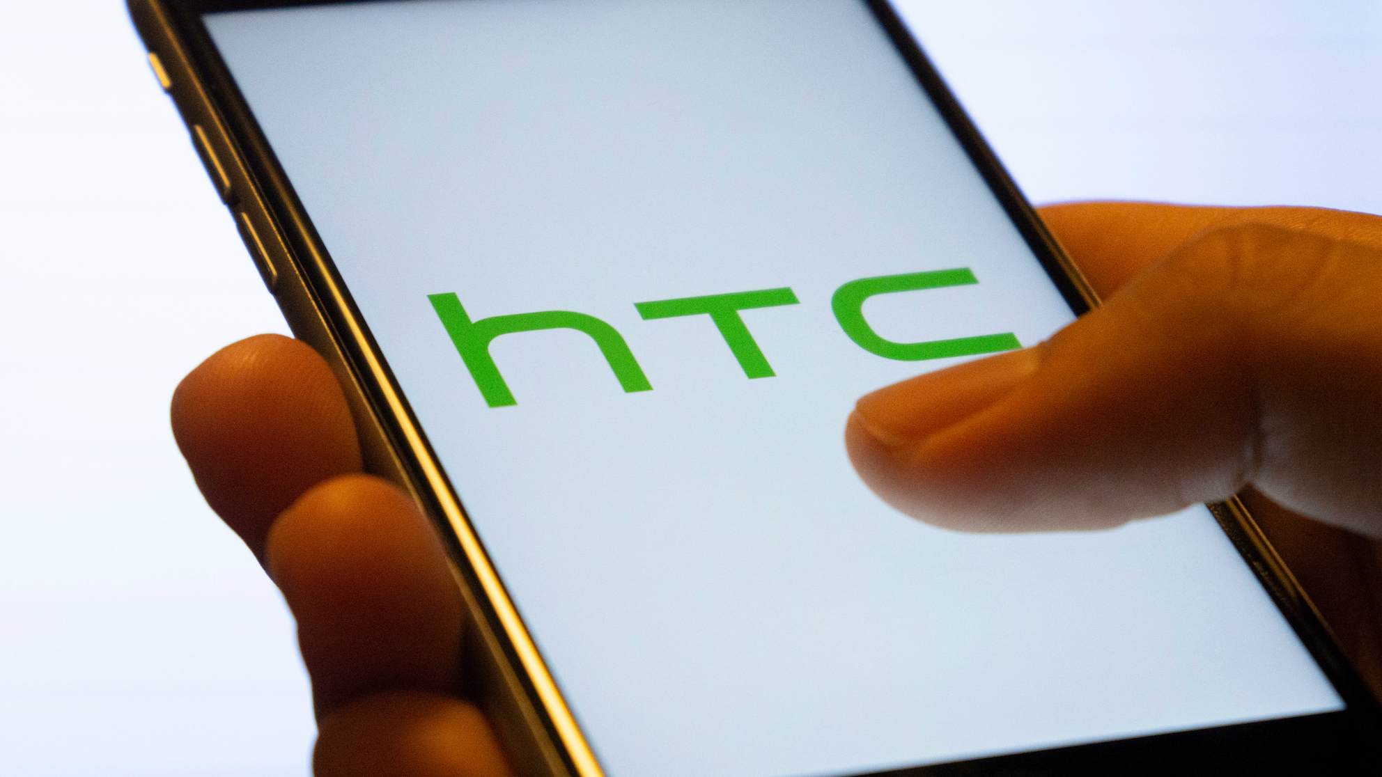 HTC تعلق جميع مبيعات الهواتف الذكية في المملكة المتحدة