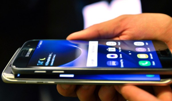 الفرق بين شاشات Samsung S7 و S7 Edge