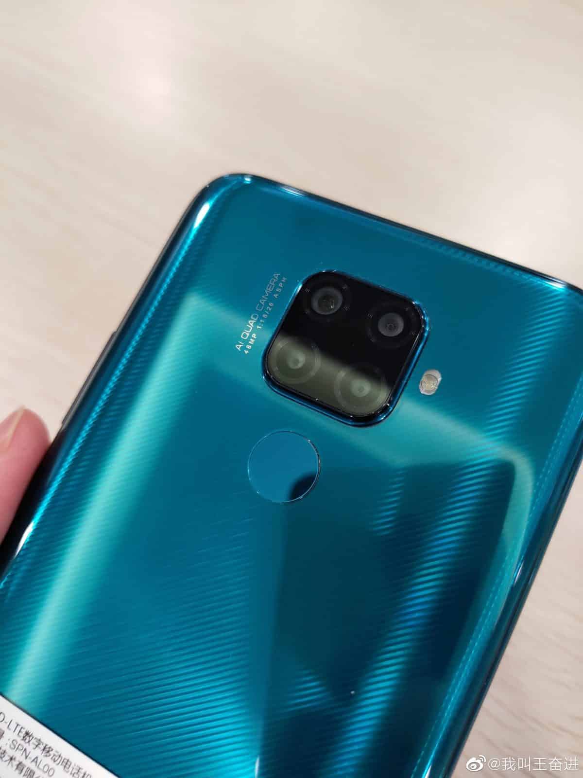 لدى Huawei بالفعل هاتف ذكي بشاشة OLED فقط! 1