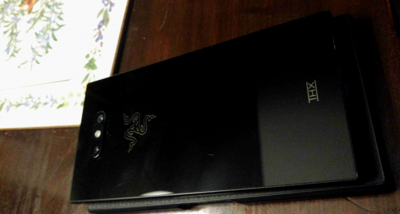 ظهر نموذج أولي من هاتف Razer Phone 2 مع ذاكرة بسعة 512 جيجابايت وشعار SIM مزدوج وشعار THX