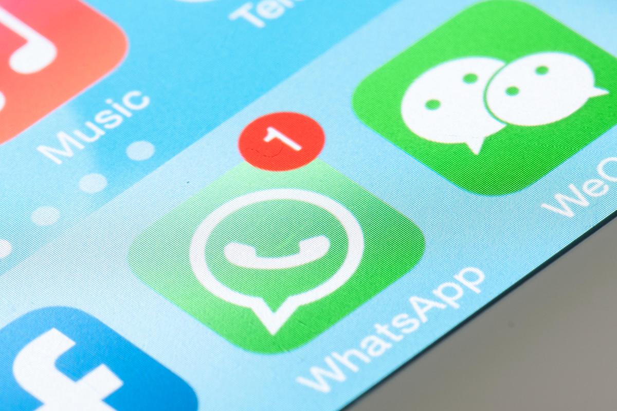 تتيح لك خدعة Genius WhatsApp إرسال نصوص من الزملاء مرة واحدة - دون إنشاء مجموعة