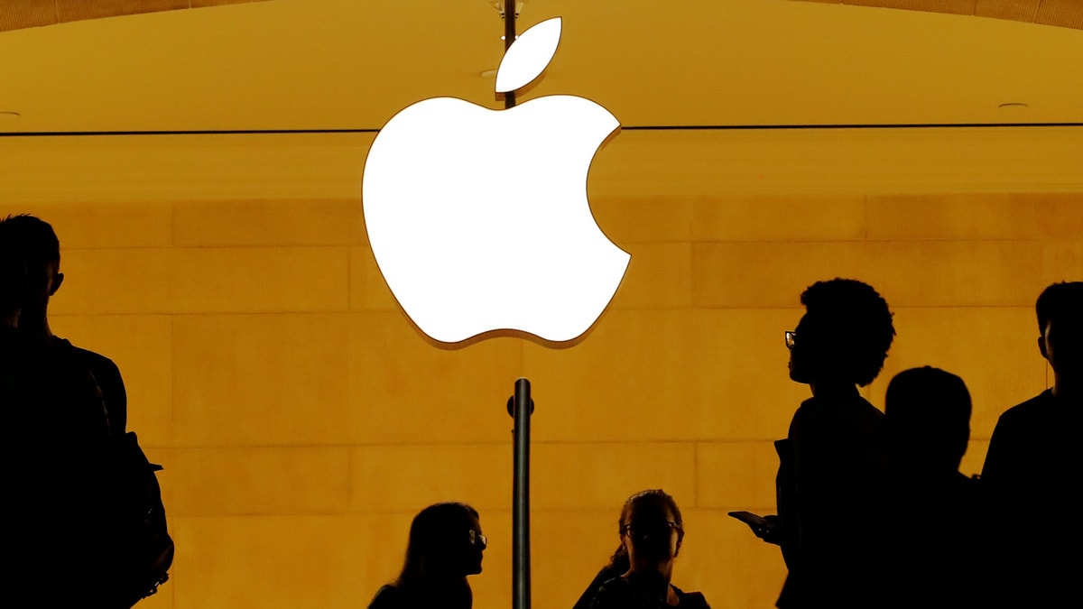 Apple, Goldman Sachs Start Issuing Apple Cards to Consumers