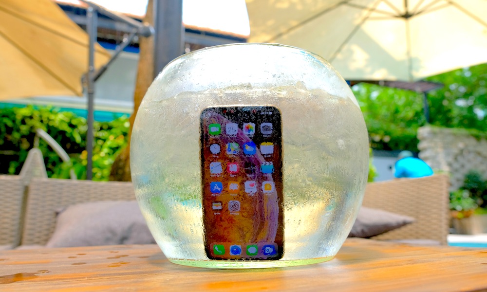 Iphone Xs In Water