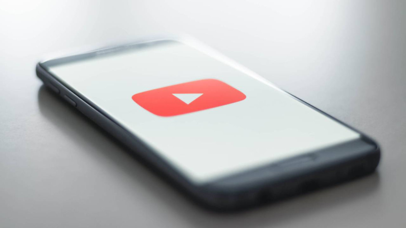 YouTube يكون عدد المشتركين المبسطين مستخدمين في حالة من الفوضى
