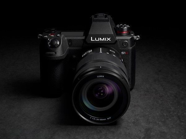 إطلاق كاميرا باناسونيك لوميكس S1H بدون مرآة