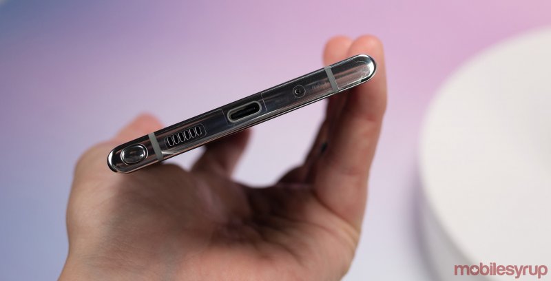 Samsung quietly deletes ads mocking Apple removing the headphone jack from the iPhone