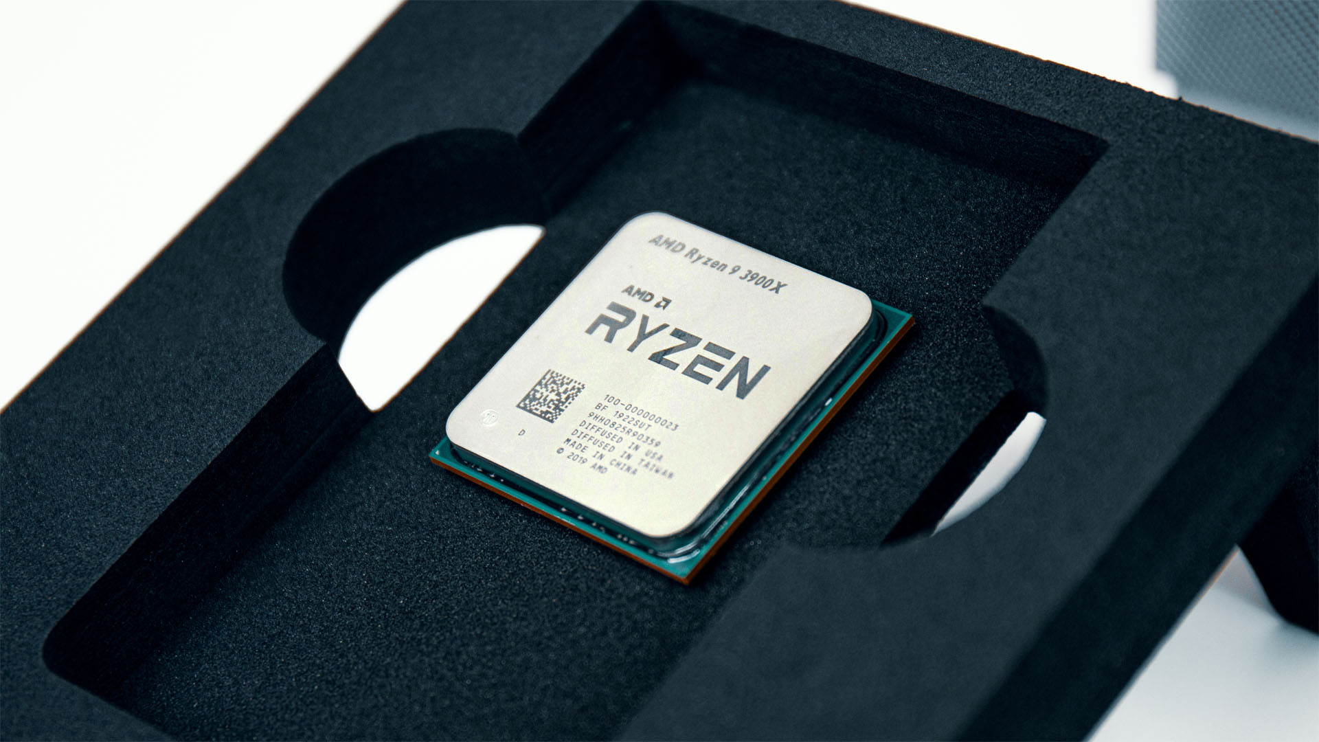 فقط 6 ٪ من وحدات المعالجة المركزية AMD Ryzen 9 3900X قادرة على 4.2 جيجا هرتز في اختبار اليانصيب السيليكون
