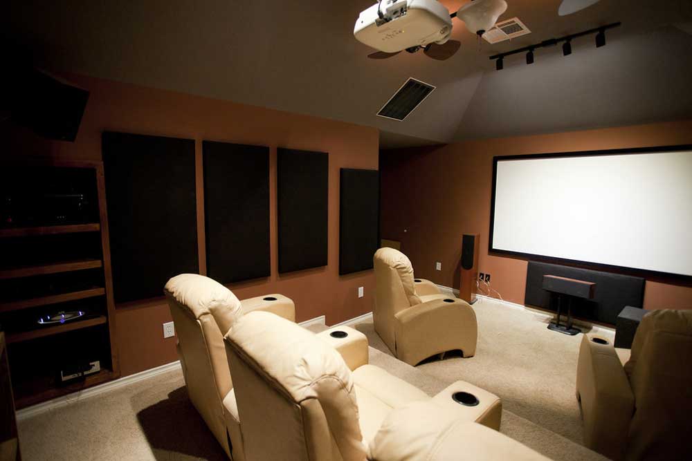 كيف تضع مكبرات صوت السينما المنزلية الخاصة بك بشكل صحيح