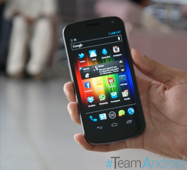 كيفية عمل التحديث Galaxy Nexus I9250 إلى CyanogenMod 9 (CM9) RC2