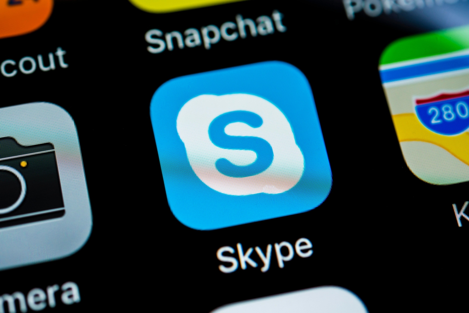 مايكروسوفت المقاولين الاستماع الى حسابك Skype ونشاط Cortana ، ولكن لا تفزع