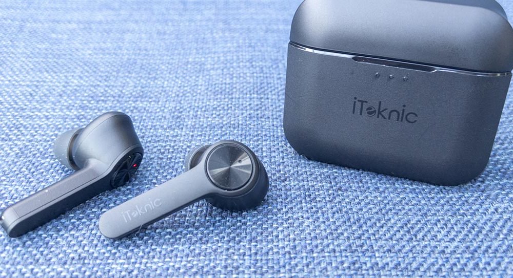 مراجعة سماعات أذن iTeknic TWS Bluetooth: بأسعار معقولة مع صوت لائق وعمر البطارية