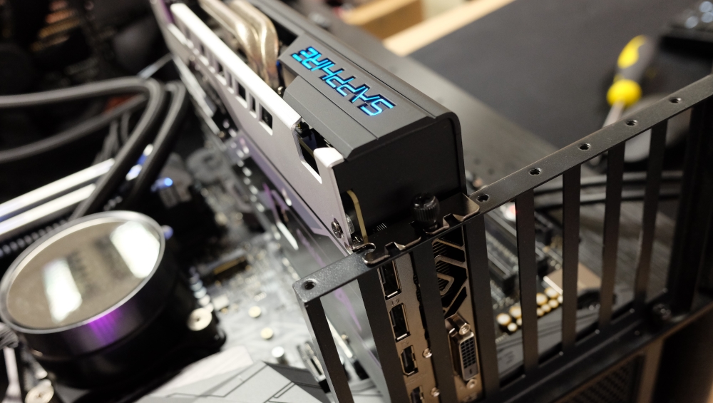 وحدة معالجة الرسومات AMD Radeon RX 600 كشفت - عثرة صغيرة المواصفات لأجهزة الكمبيوتر مسبقة الصنع