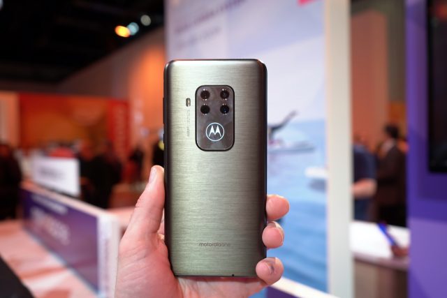 Motorola One Zoom hands-on: shooting above its price