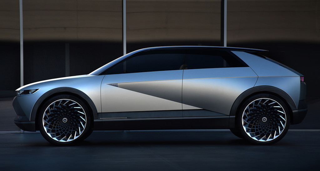 هذه هي Hyundai 45 Concept ، سيارة كهربائية بتصميم مستقبلي وعتيق