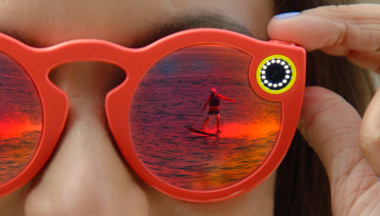Facebook توحيد الجهود مع راي بان لإنشاء نظارات الواقع المعزز