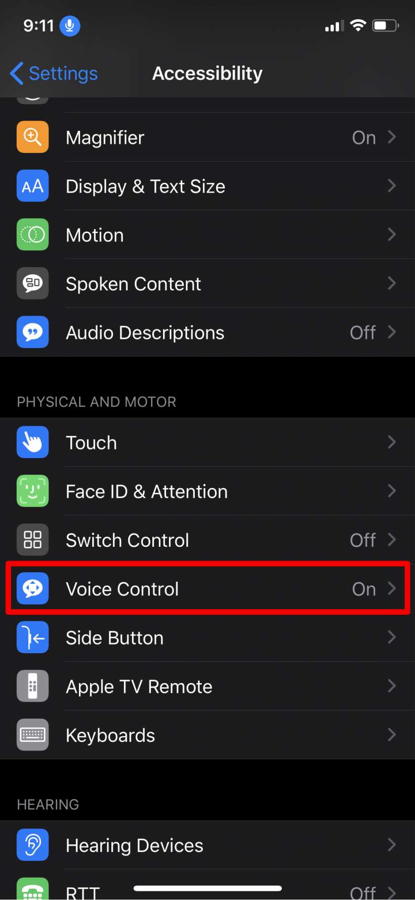 كيفية إنشاء أوامر صوتية مخصصة للوصول إلى التحكم الصوتي على iPhone و iPad.