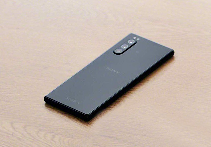 يمكن رؤية هاتف Sony Xperia 2 في الصور الصحفية
