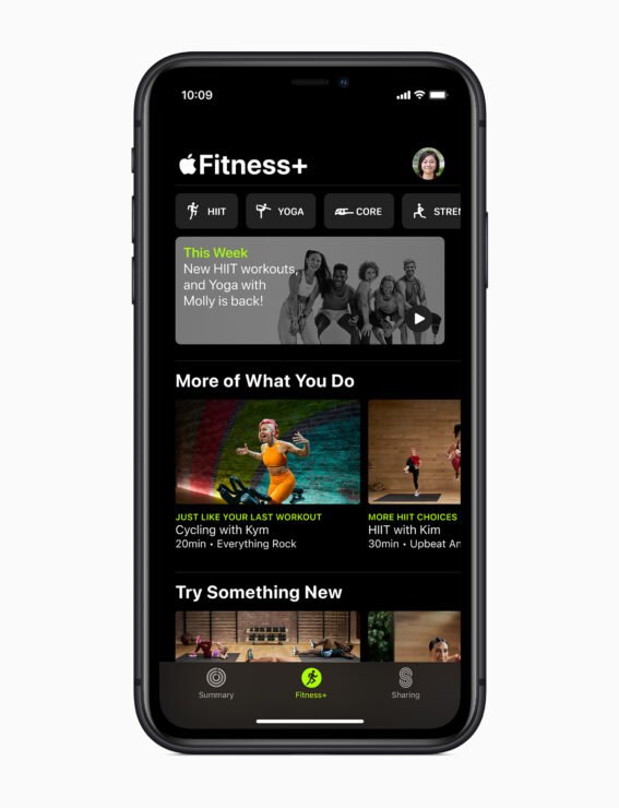 Apple  Fitness + هي خدمة لياقة افتراضية جديدة تعمل معها Apple Watch