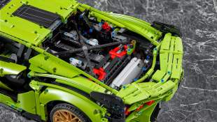 Lego Technic تطلق مجموعة لتجميع Lamborghini Sián FKP 37 8