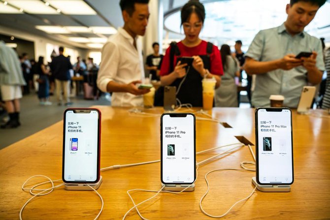 تظهر مبيعات iPhone انخفاضًا في الصين