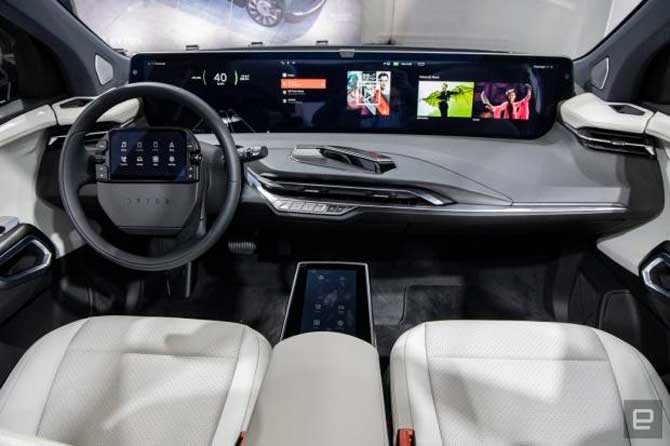 تقدم Byton سيارة كهربائية بشاشة لوحة عدادات مقاس 48 بوصة 2
