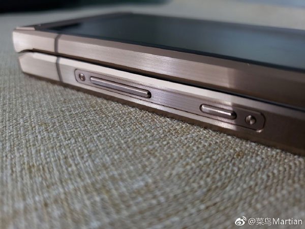 W2019 هو هاتف Samsung Flip الذكي المزود بشاشات مزدوجة و Snapdragon 845 ؛ انظر الصور 2
