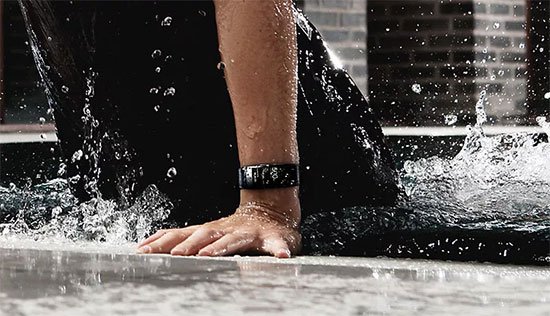 ستراقب Samsung Gear Fit 2 Pro السباحة بفضل مقاومة أكبر للماء 2