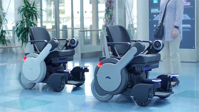 مطار في اليابان يستقبل الكراسي المتحركة المستقلة من باناسونيك 1