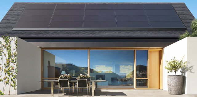Em parceria com a Panasonic, Tesla apresenta novos tetos solares