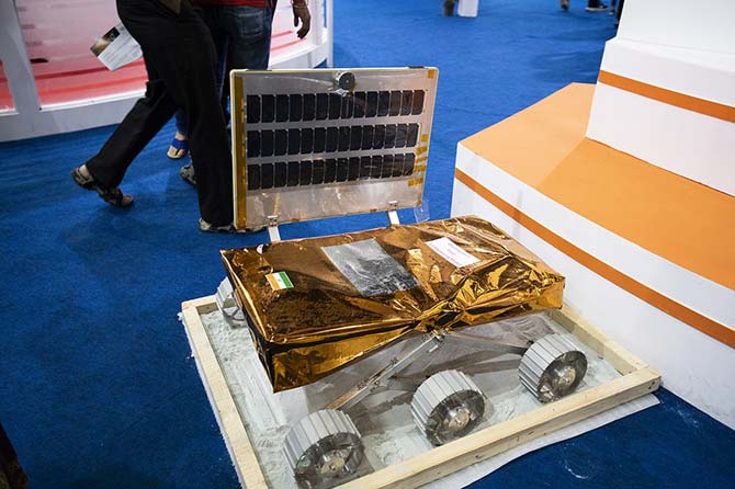 منظمة الفضاء الهندية تفقد الاتصال بالمسبار الذي سيهبط على القمر 2