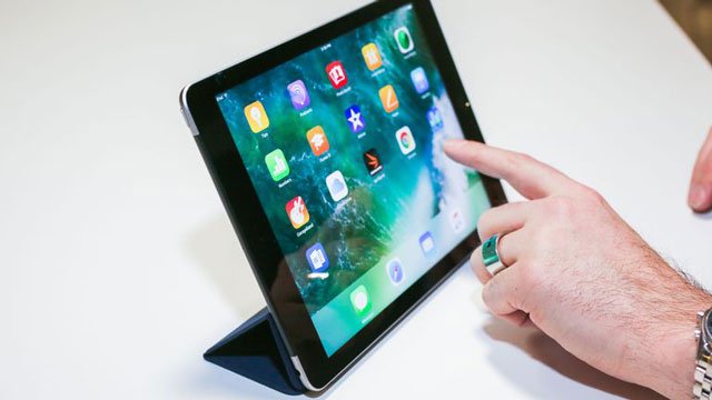 Microsoft está desenvolvendo uma capa com teclado e bateria para... o iPad
