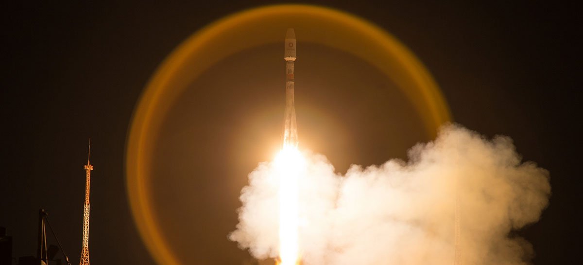 OneWeb تطلق 34 قمرا صناعيا للإنترنت في مدار الأرض 1