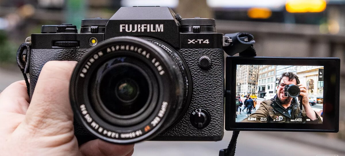 Fujifilm anuncia câmera mirrorless X-T4 com sistema de estabilização no corpo e tela LCD flip