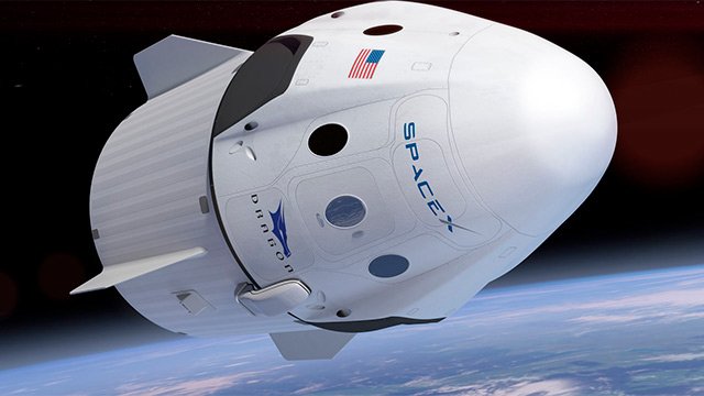 Elon Musk revela roupa dos astronautas da SpaceX oficialmente pelo Instagram