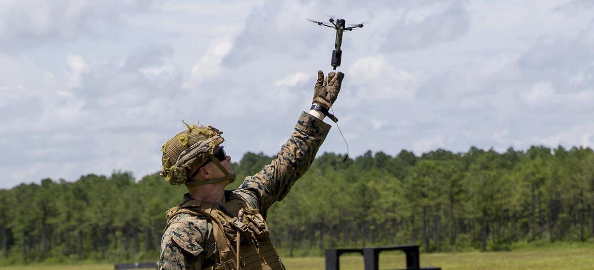 Marinha Americana testa drone que voa até 19Km e lança granada