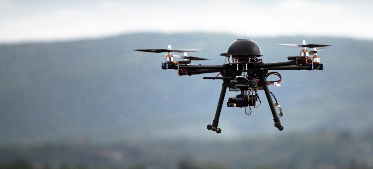 Autoridades da África do Sul usam drones para monitorar e dispersar multidões contra coronavírus