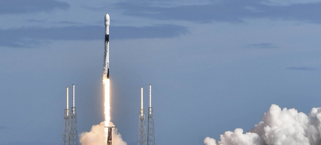 SpaceX lança ao espaço 60 satélites Starlink para oferecer internet espacial