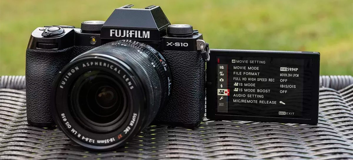 Fujifilm anuncia câmera X-S10 com mudanças que vão ajudar a filmar a si mesmo