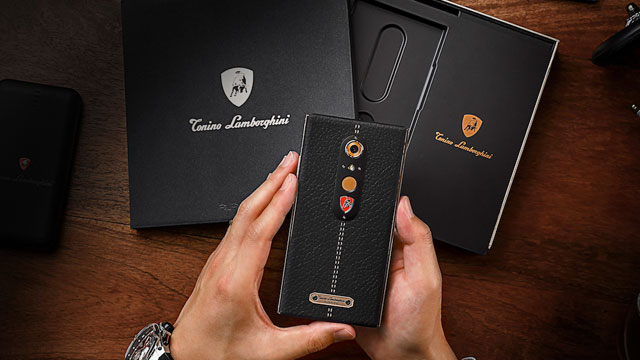 تقدم لامبورغيني هاتف Alpha-One ، وهو هاتف ذكي بقيمة 7.6 ألف ريال برازيلي مصنوع من الجلد الإيطالي المصنوع يدويًا 1