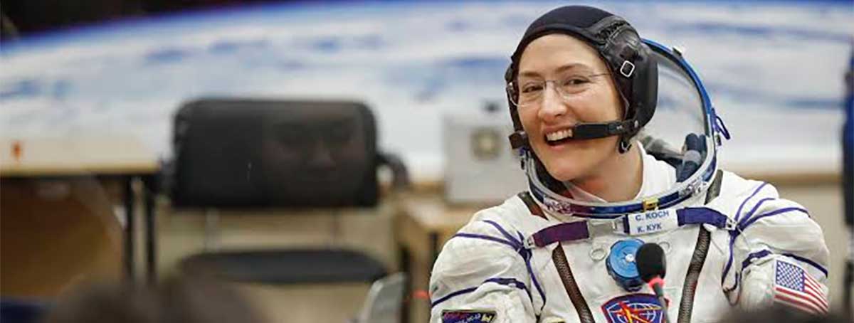 Astronauta quebra recorde feminino ao ficar 289 dias consecutivos no espaço