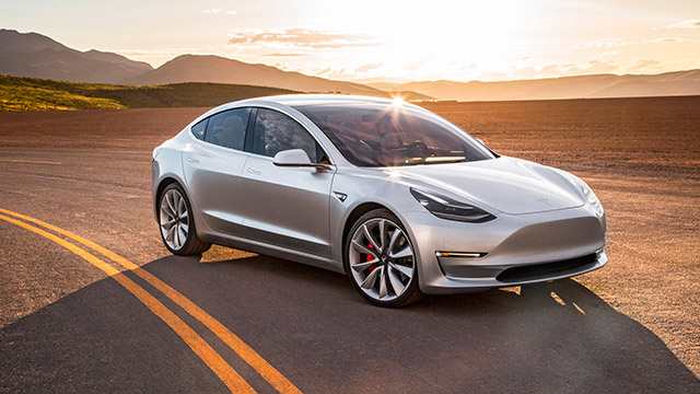 ستنتج Tesla أيضًا محركات كهربائية وناقلات الحركة في Gigafactory 1