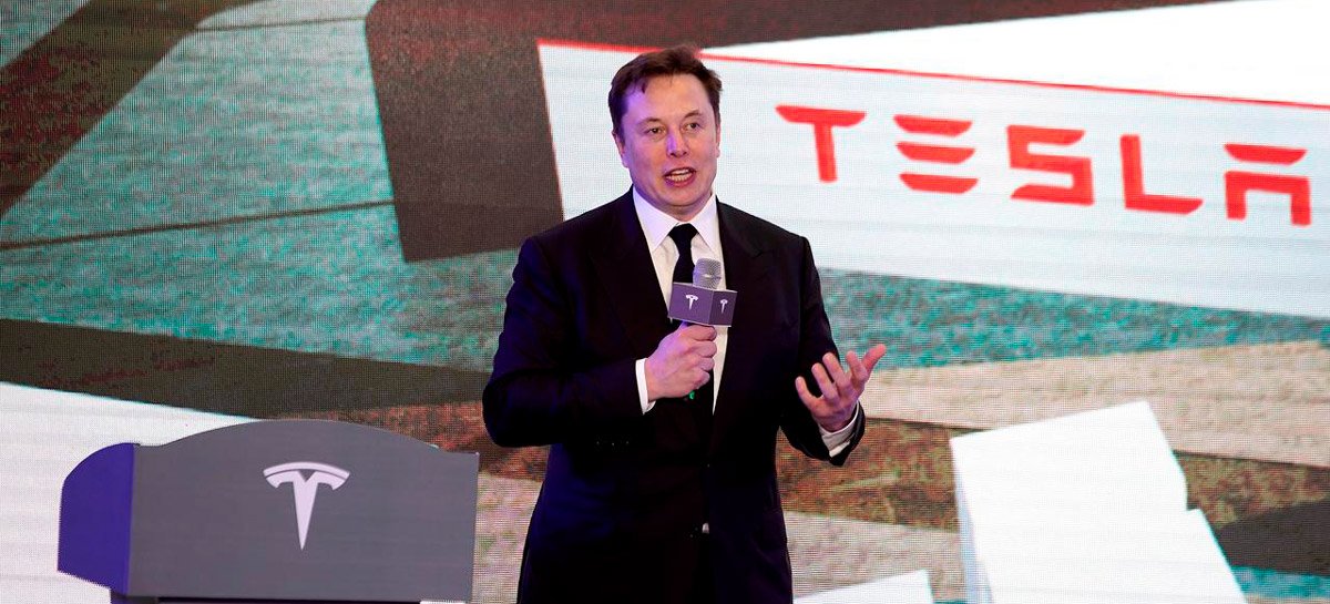Ações da Tesla batem recorde e montadora supera Walmart em valor de mercado
