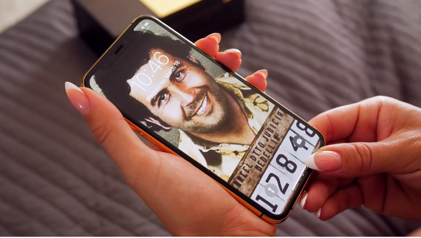 Irmão de Pablo Escobar vende iPhone 11 Pro banhado a ouro 24k por US$ 499