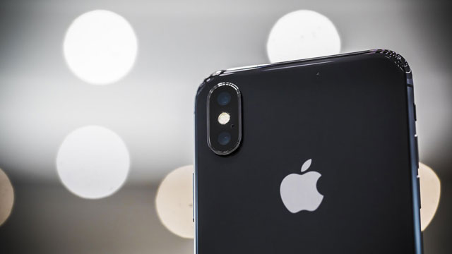 يتم بيع iPhone X عند الطلب المسبق ومن المقرر إجراء بعض عمليات التسليم في ديسمبر 1