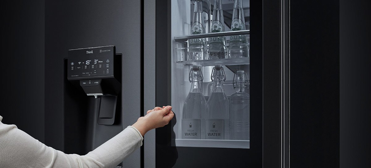 Nova linha de geladeiras InstaView da LG abre suas portas com comando de voz